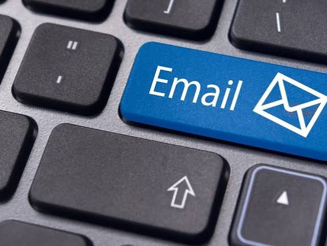 Web Outlook university portal workspace inbox overview panel layout